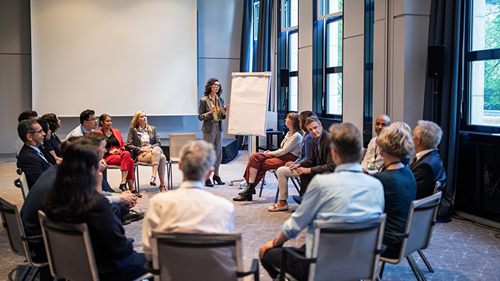 人力资源公司南宫NG28(中国)国际认为中国制造业企业出海应从人才培养与人才开展双驱动模型管理国际化人才